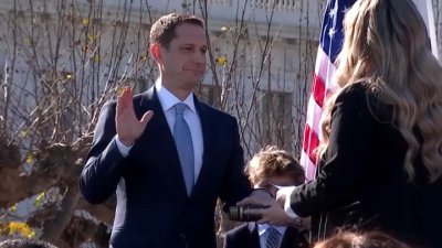 Daniel Lurie sworn in as San Francisco's new mayor