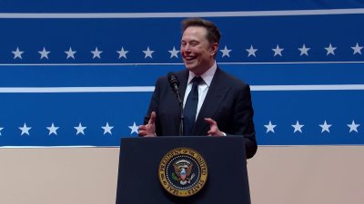 Musk celebrates with Trump crowd at rally