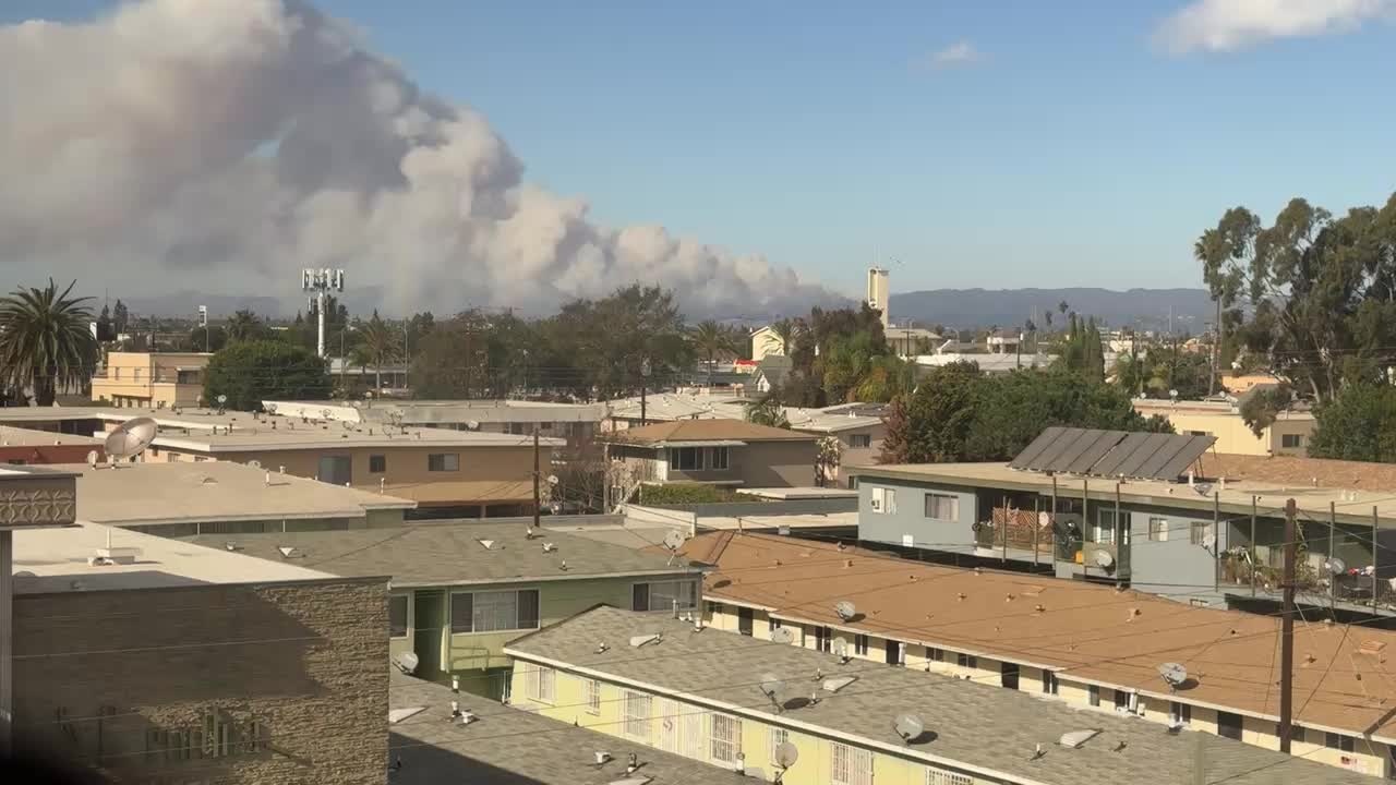 This image of the Palisades Fire was captured from a vantage point at the Centinela Hospital<br />
Medical Center in Inglewood.