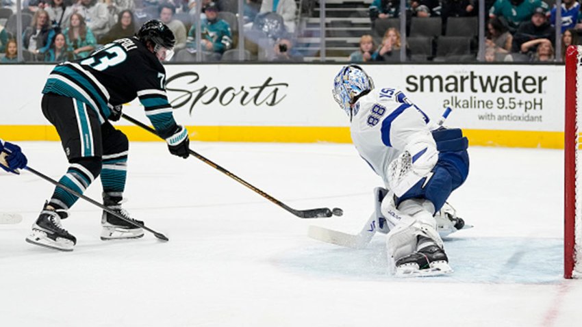 Tyler Toffoli scores during the Sharks’ win over the Lightning. (Jan. 2, 2024)