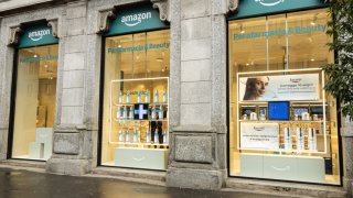 [CNBC] Amazon opens beauty and personal care store in Italy, as part of brick-and-mortar expansion