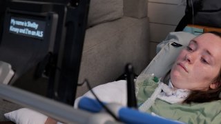 Shelby Kinsey, a 22-year-old Texas resident, was diagnosed with ALS in 2024.