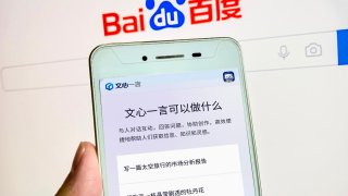 Pictured here is the Ernie bot mobile interface, with the Baidu search engine home page in the background.