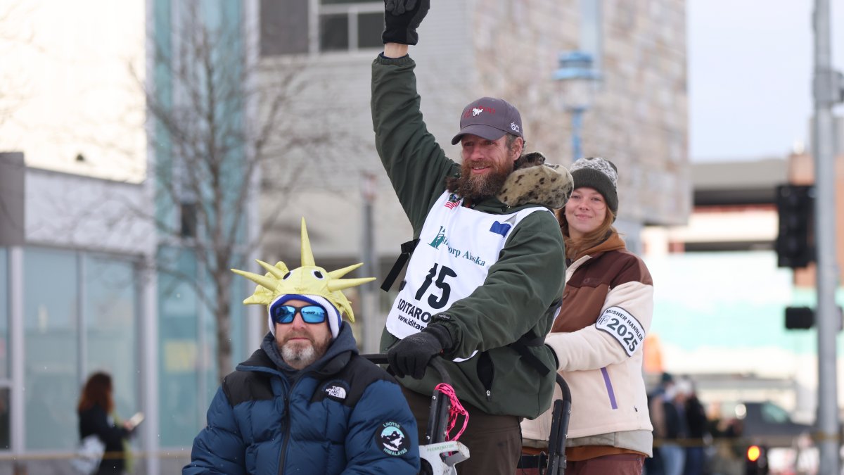 Former reality TV star wins longest-ever Iditarod in Alaska – NBC Bay Area