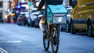 [CNBC] Deliveroo shares soar to three-year high after U.S. giant DoorDash makes takeover bid