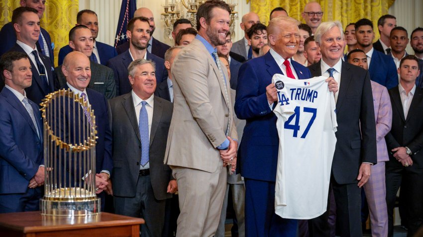 Trump felicita a los Dodgers por el título de la Serie Mundial en visita a la Casa Blanca