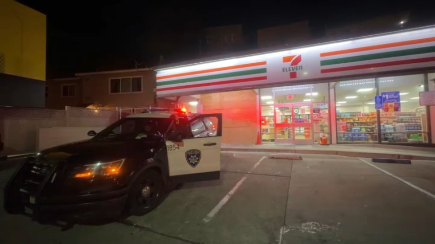 An Oakland 7-Eleven was hit by thieves overnight Friday. (April 25, 2025)