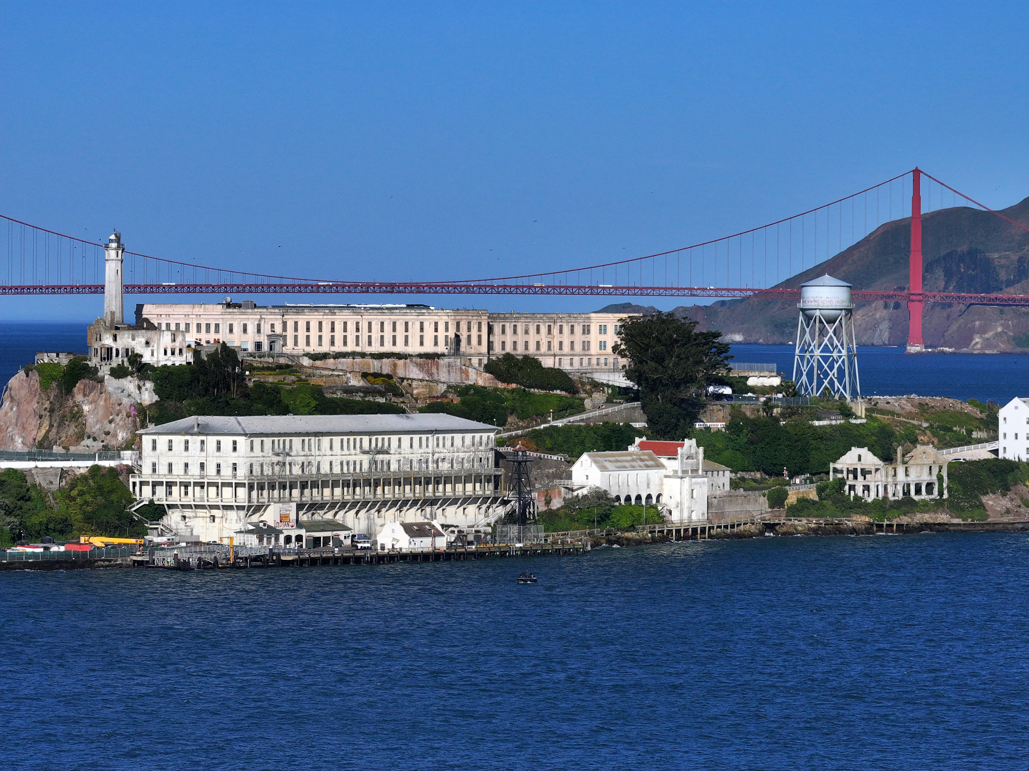 Alcatraz Island and golden Gate Bridge in San Francisco