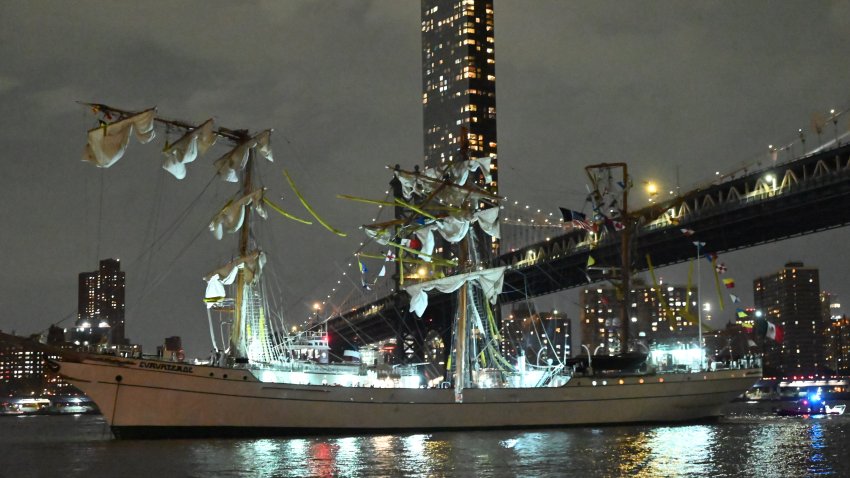 NEW YORK, UNITED STATES – MAY 17: Mexican navy tall ship, making a festive visit to New York, crashes into the Brooklyn Bridge in Manhattan, New York, United States on Saturday, May 17, 2025. The ship, which has a crew of 277, collided with the bridge’s road deck and left multiple crew members seriously injured, according to fire officials and sources. (Photo by Kyle Mazza/Anadolu via Getty Images)