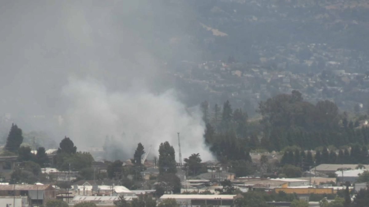 Crews battling ‘large’ warehouse fire in Oakland – NBC Bay Area