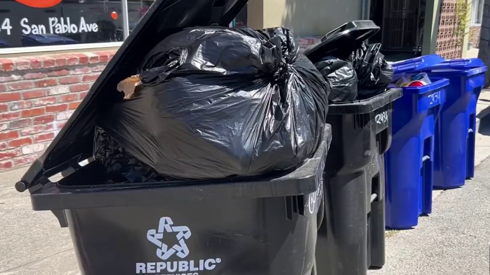 National garbage strike brings collection delays across Bay Area – NBC Bay  Area