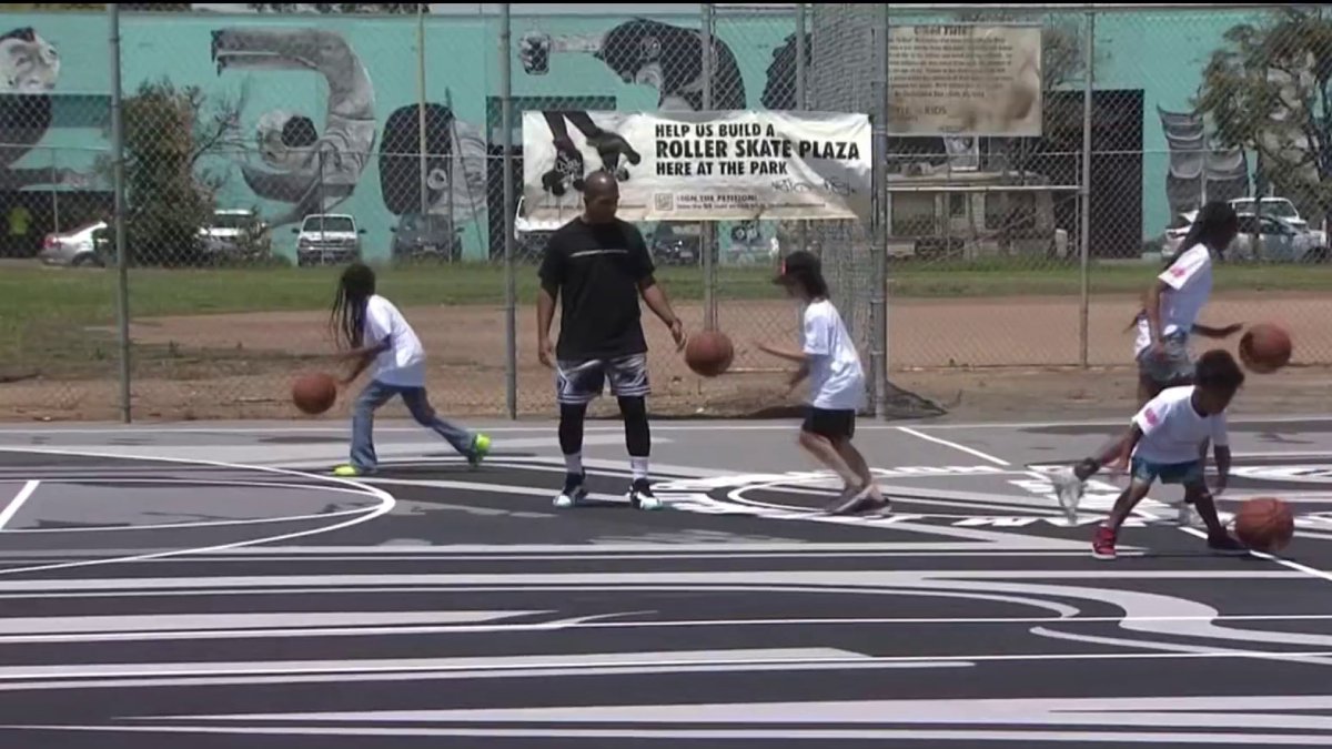 Marshawn Lynch's foundation helps bring new basketball court to West Oakland
