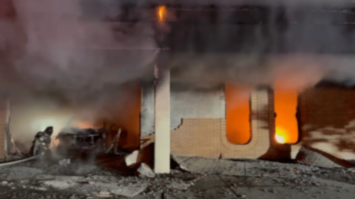 Suspect arrested after car crashes into San Jose post office, catches fire