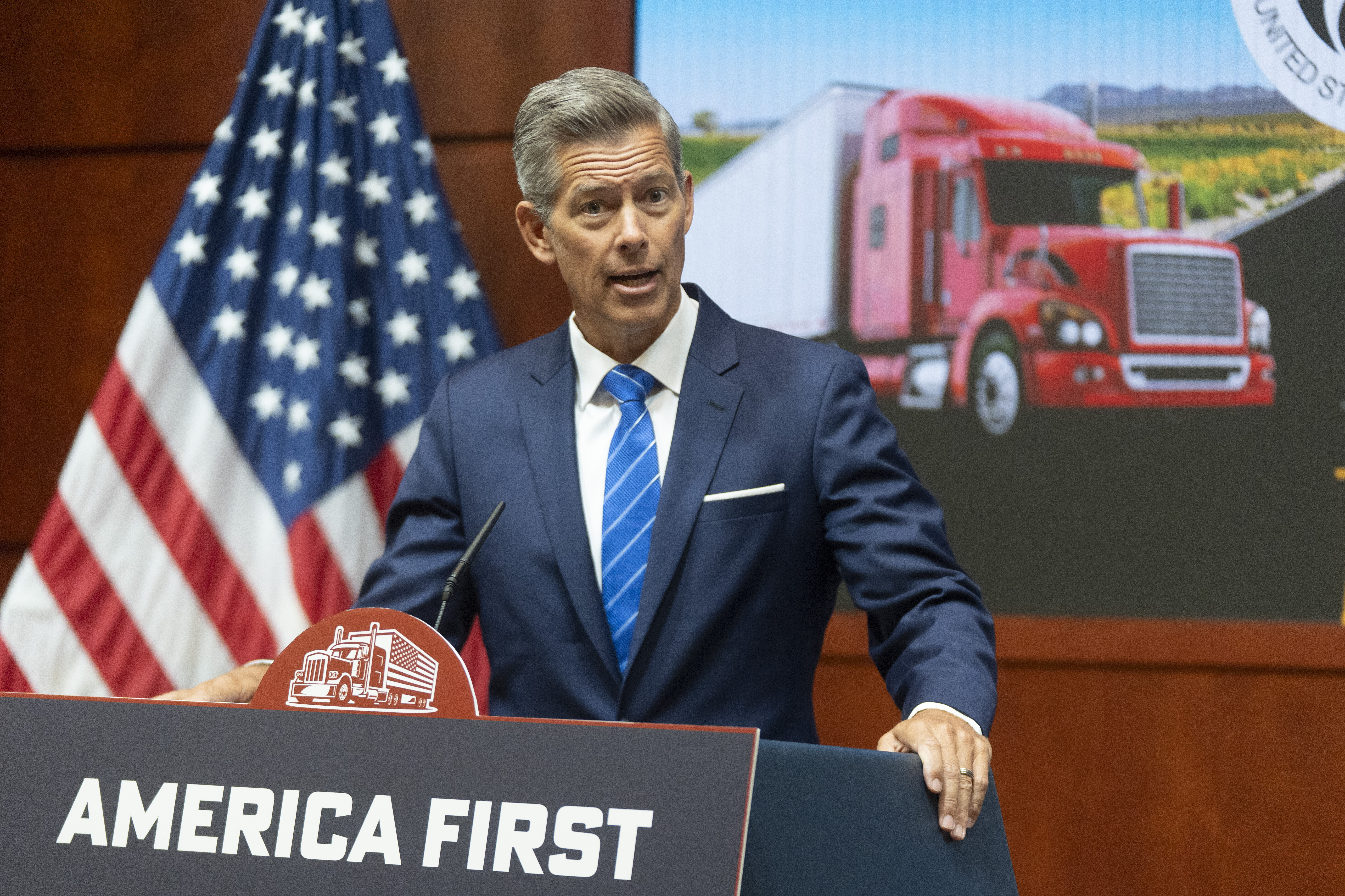 Trump administration threatens funding for states for not enforcing trucker English rules