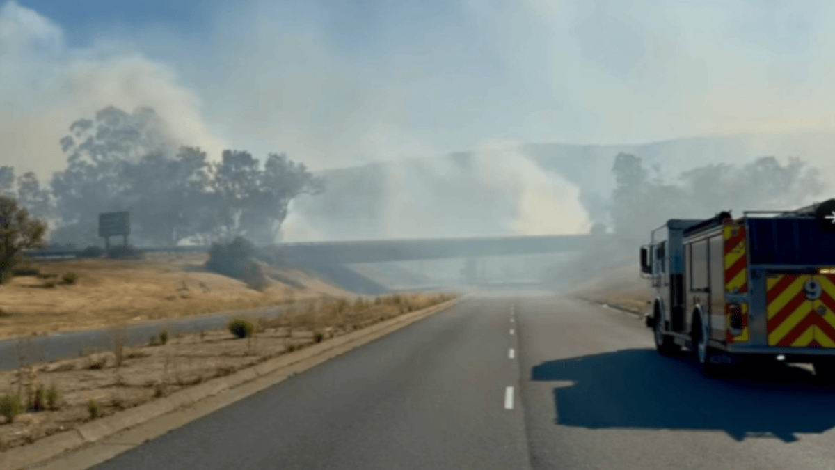 Car fire sparks brush fire on Peninsula, shuts down I-280 for hours ...