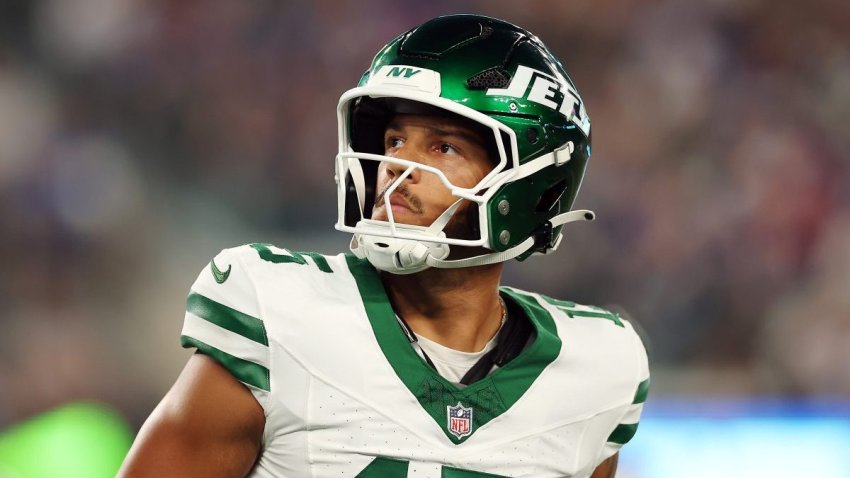 EAST RUTHERFORD, NEW JERSEY – AUGUST 16: Adrian Martinez #15 of the New York Jets in action during the NFL Preseason 2025 game between New York Jets and New York Giants at MetLife Stadium on August 16, 2025 in East Rutherford, New Jersey. The Giants won 31-12. (Photo by Sarah Stier/Getty Images)