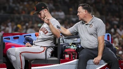 San Diego, CA – August 20: Landen Roupp #65 of the San Francisco Giants acknowledges the crowd as he’s carted out after being hit by a line drive against the San Diego Padres during the third inning at Petco Park on Wednesday, Aug. 20, 2025 in San Diego, CA. (Meg McLaughlin / The San Diego Union-Tribune via Getty Images)