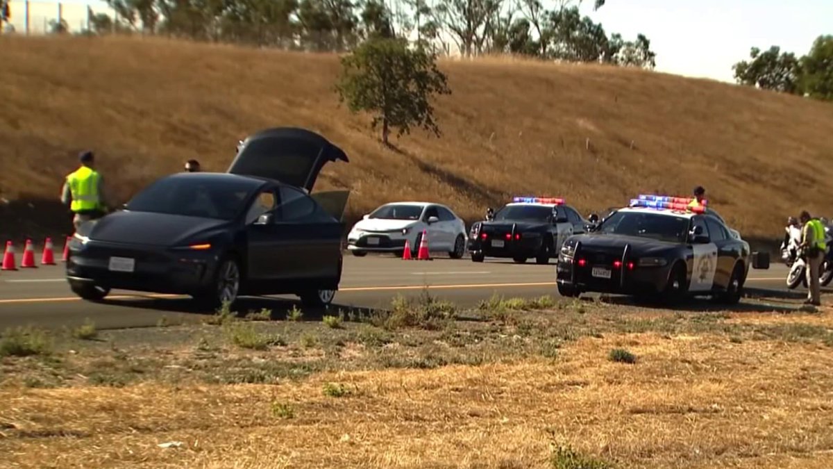 Crash involving CHP officer shuts down lanes of I-280 – NBC Bay Area