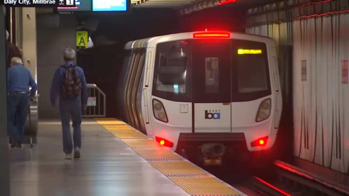 BART service stopped in Transbay Tube due to power outage