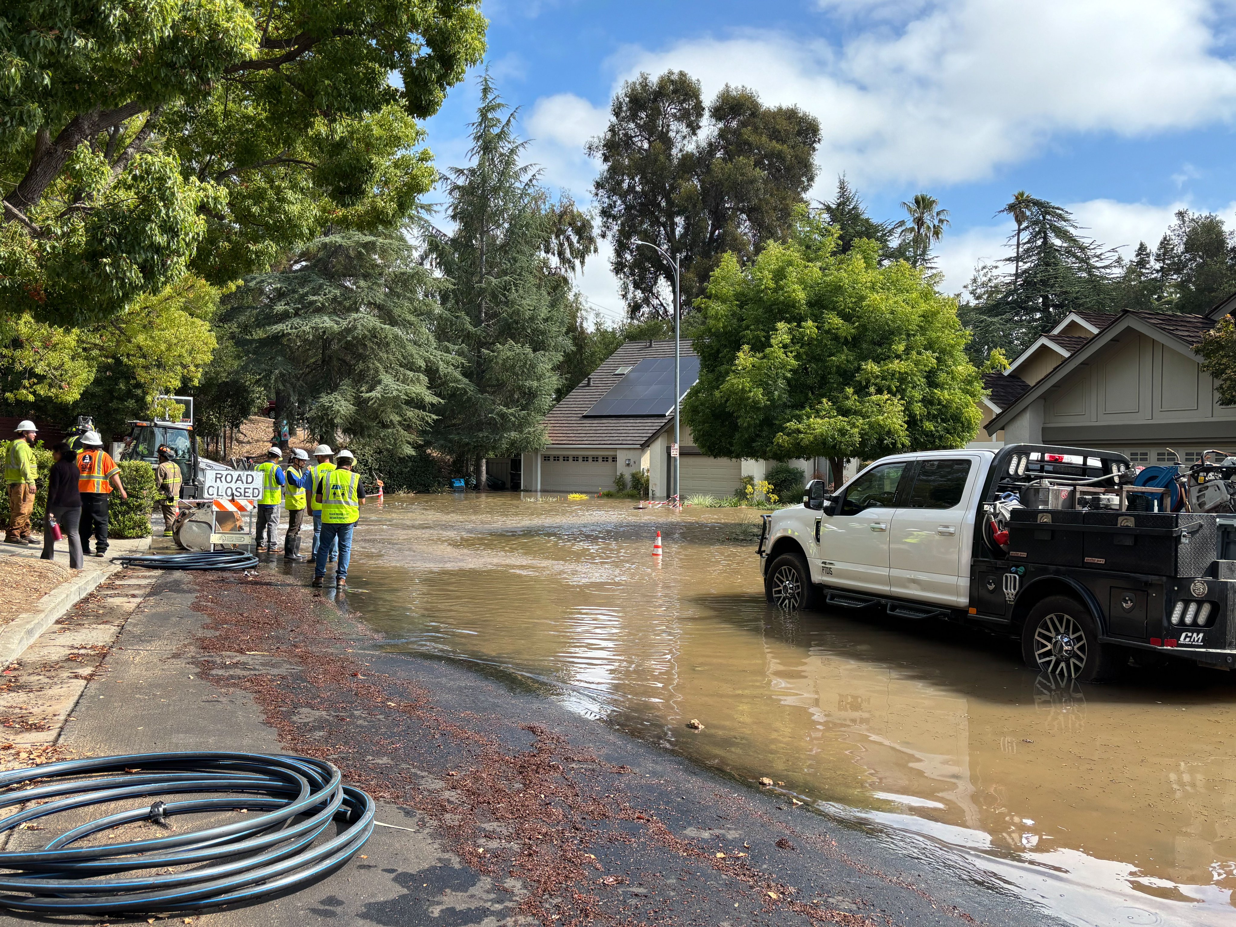 Ruptured water line floods multiple homes in Cupertino