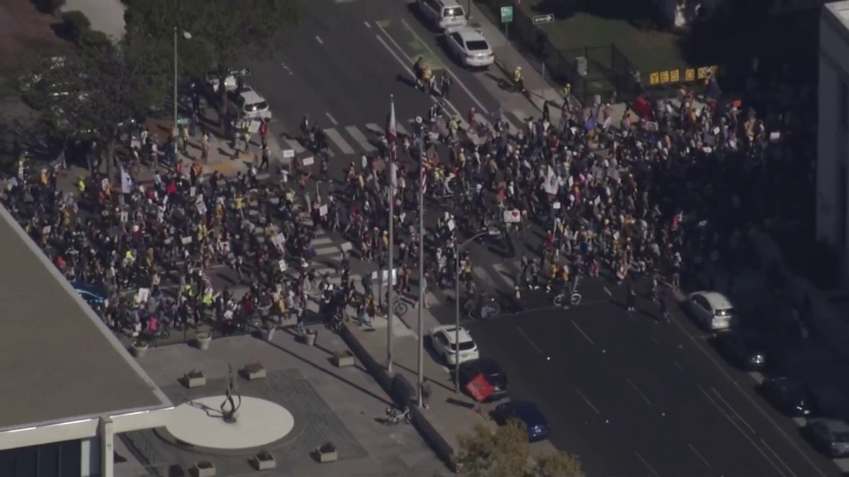 Tens of thousands turn out for ‘No Kings’ protests across the Bay Area ...