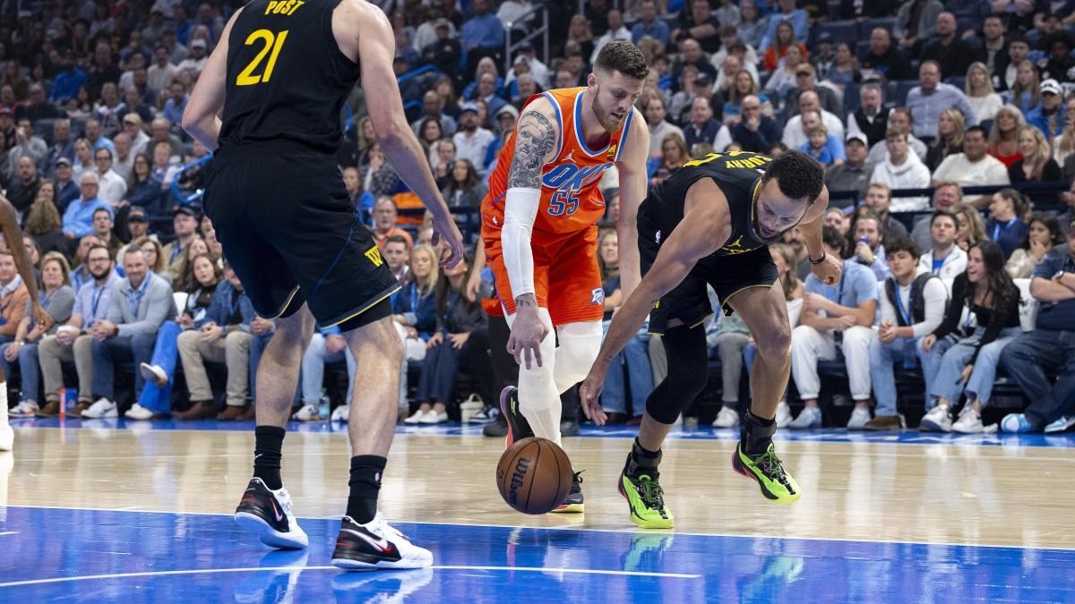 Warriors Steph Curry Commits First Flagrant Foul Of Nba Career Nbc