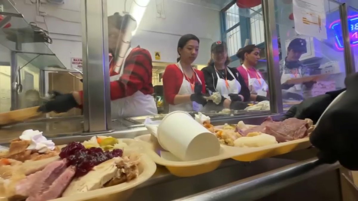 Volunteers dish out thousands of holiday meals in San Francisco