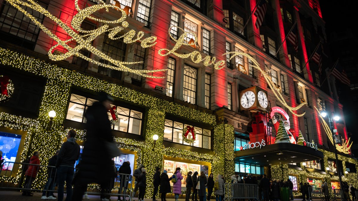 Consumer confidence slides in December to lowest level since tariffs rolled out