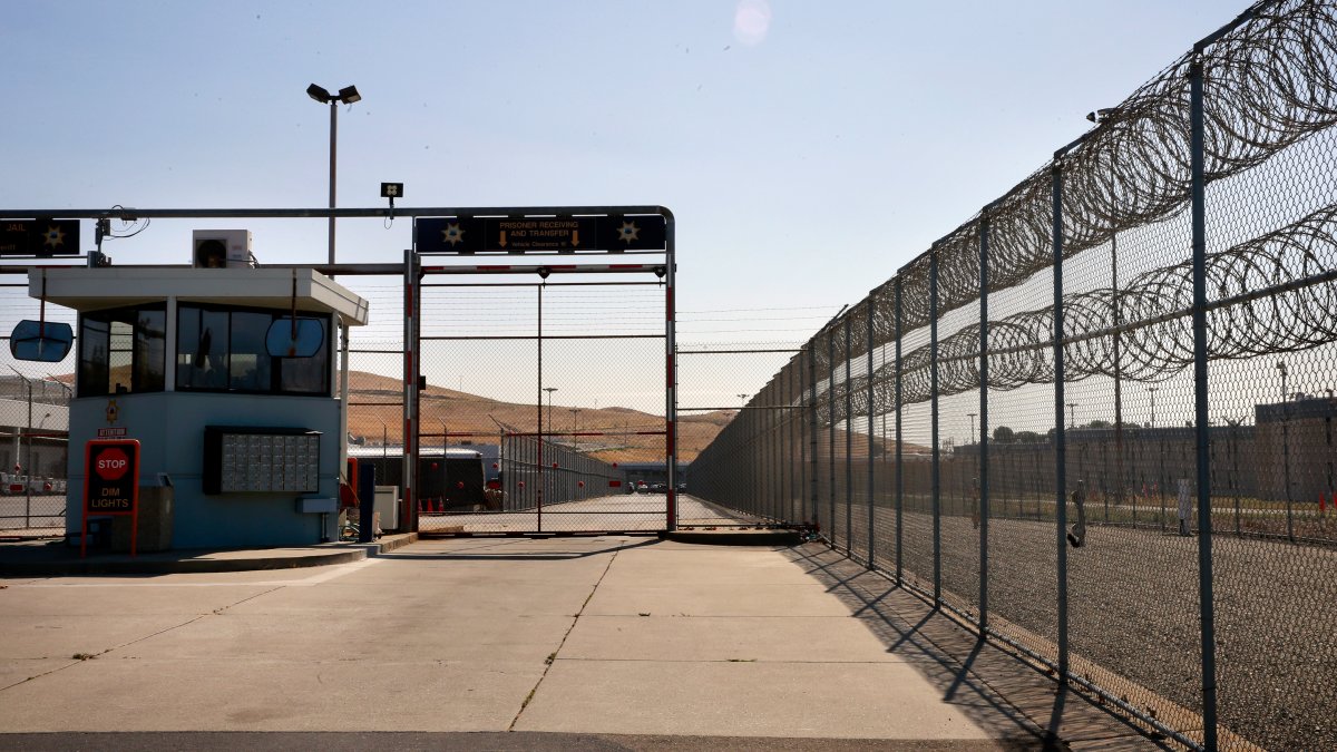 Grand jury indicts 3 current, former deputies in Santa Rita Jail death case