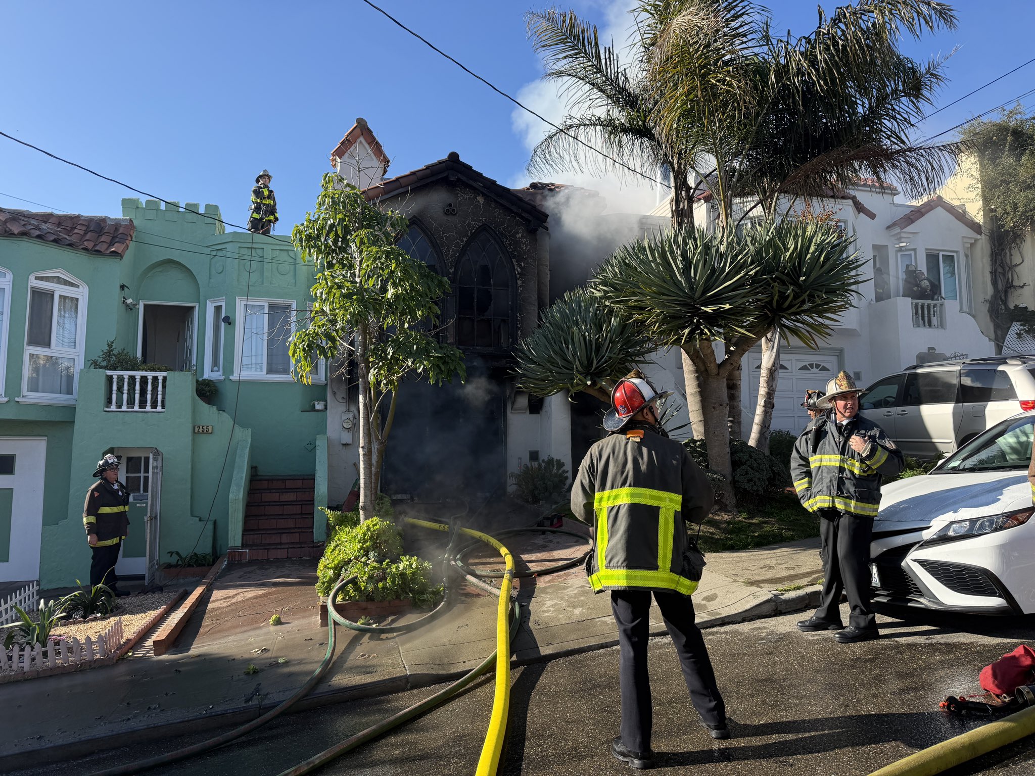 2-alarm fire damages residential buildings in San Francisco