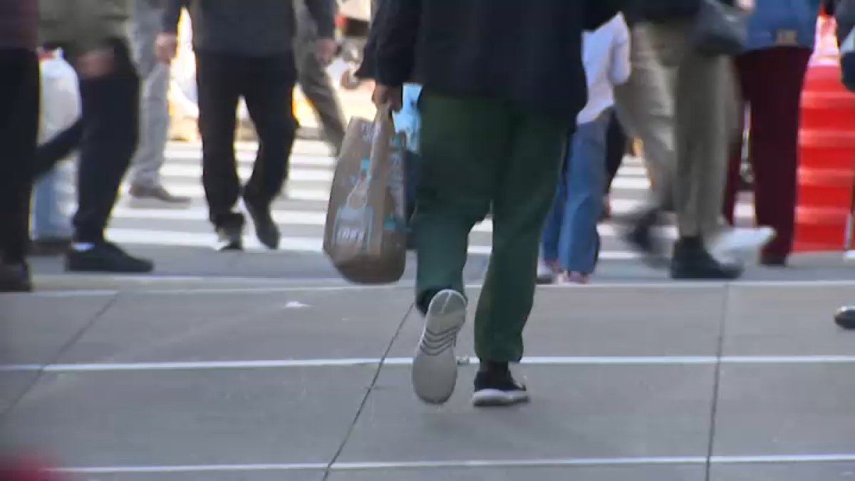 Last-minute holiday shopping frenzy in San Francisco
