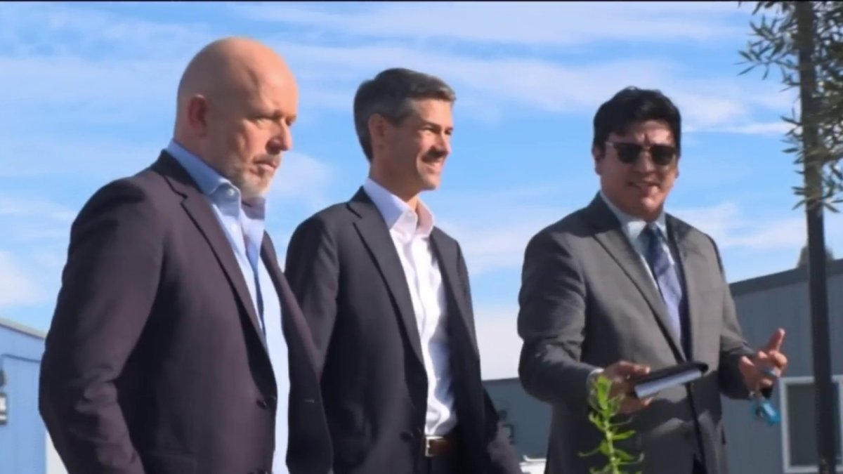 California gubernatorial candidate Steve Hilton tours San Jose tiny homes