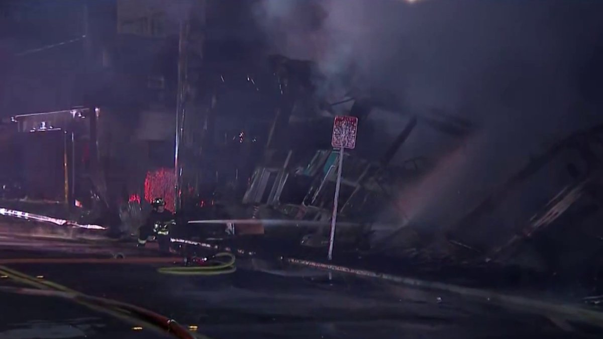 Crews contain large warehouse fire in Berkeley – NBC Bay Area