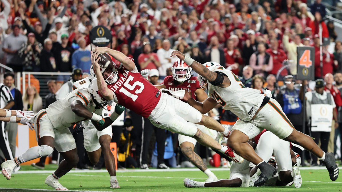 Live updates: Indiana beats Miami 27-21 in CFP National Championship game