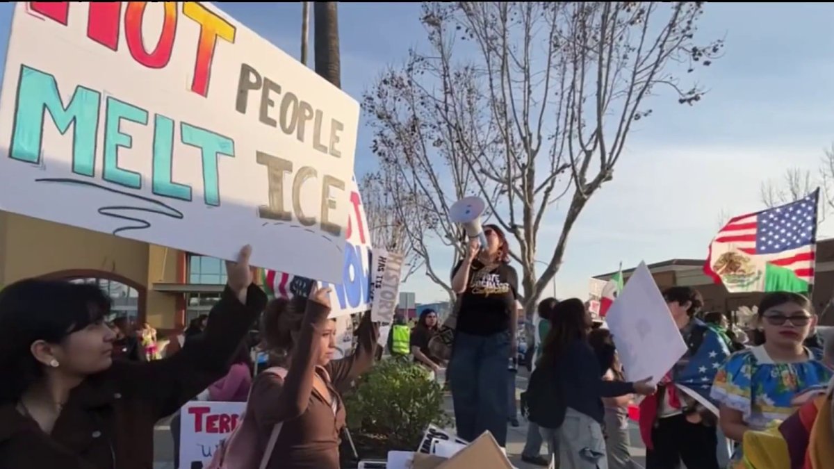 Students across the Bay Area walk out to protest ICE