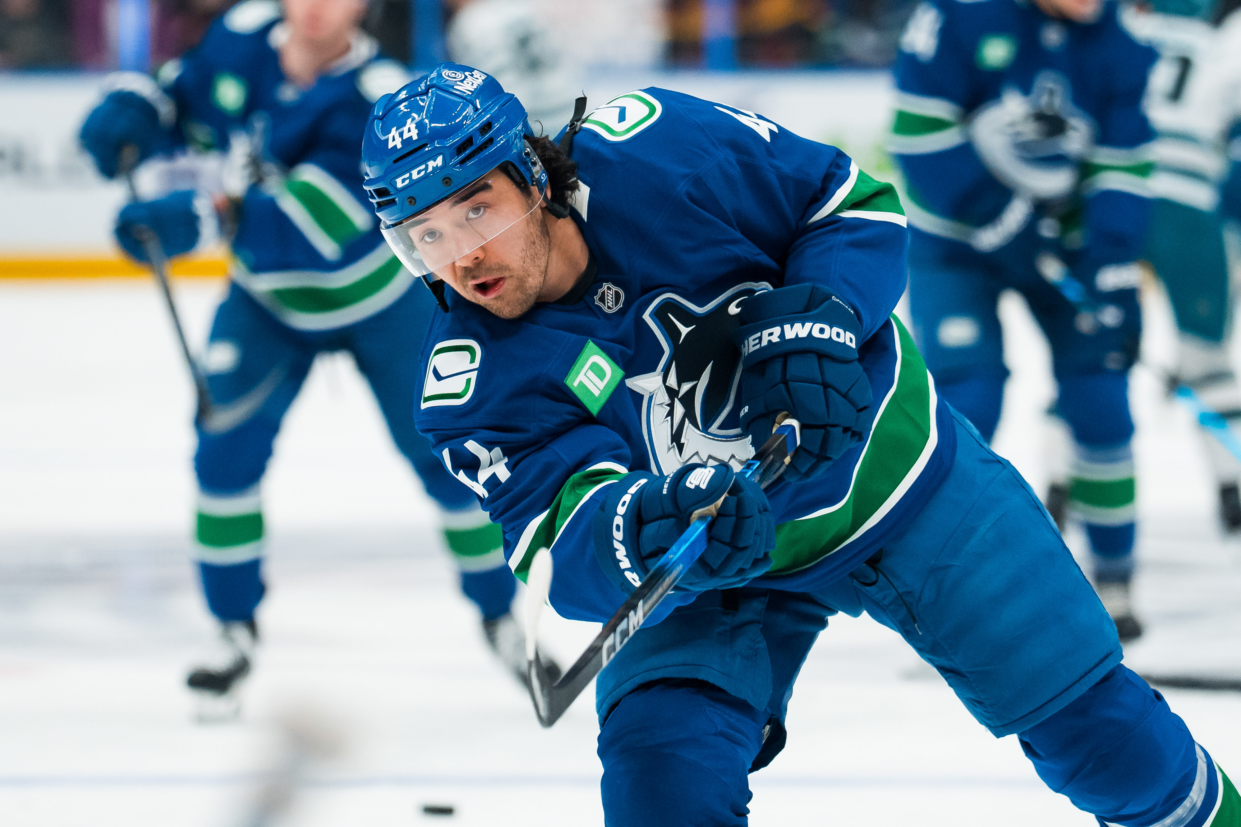 Sharks acquire winger Kiefer Sherwood in a trade with the Canucks