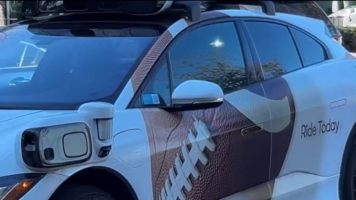 Waymo offers rides during Super Bowl week