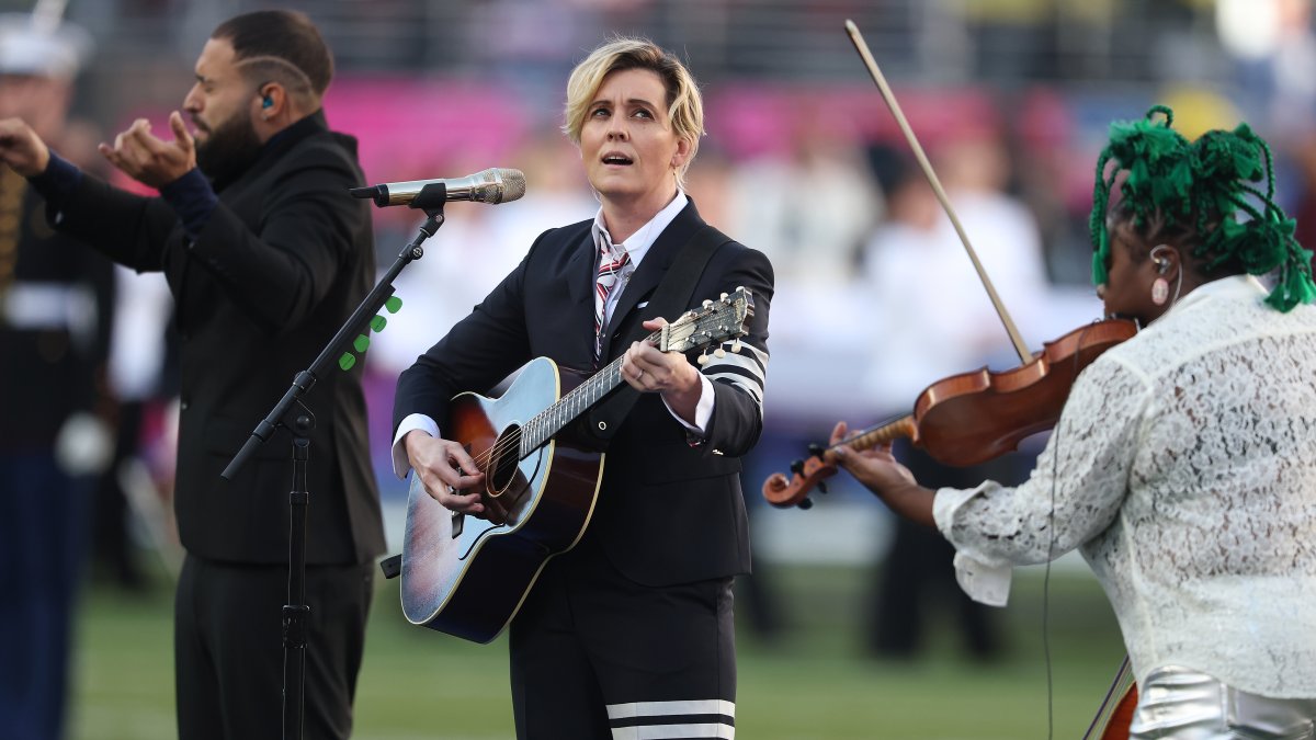 Super Bowl 관련 보도 이미지(배드 버니 하프타임 쇼 언급)