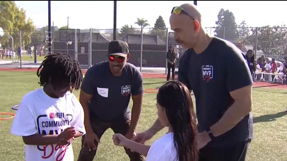 'I hope they feel seen': Oakland students spend day meeting with NFL players