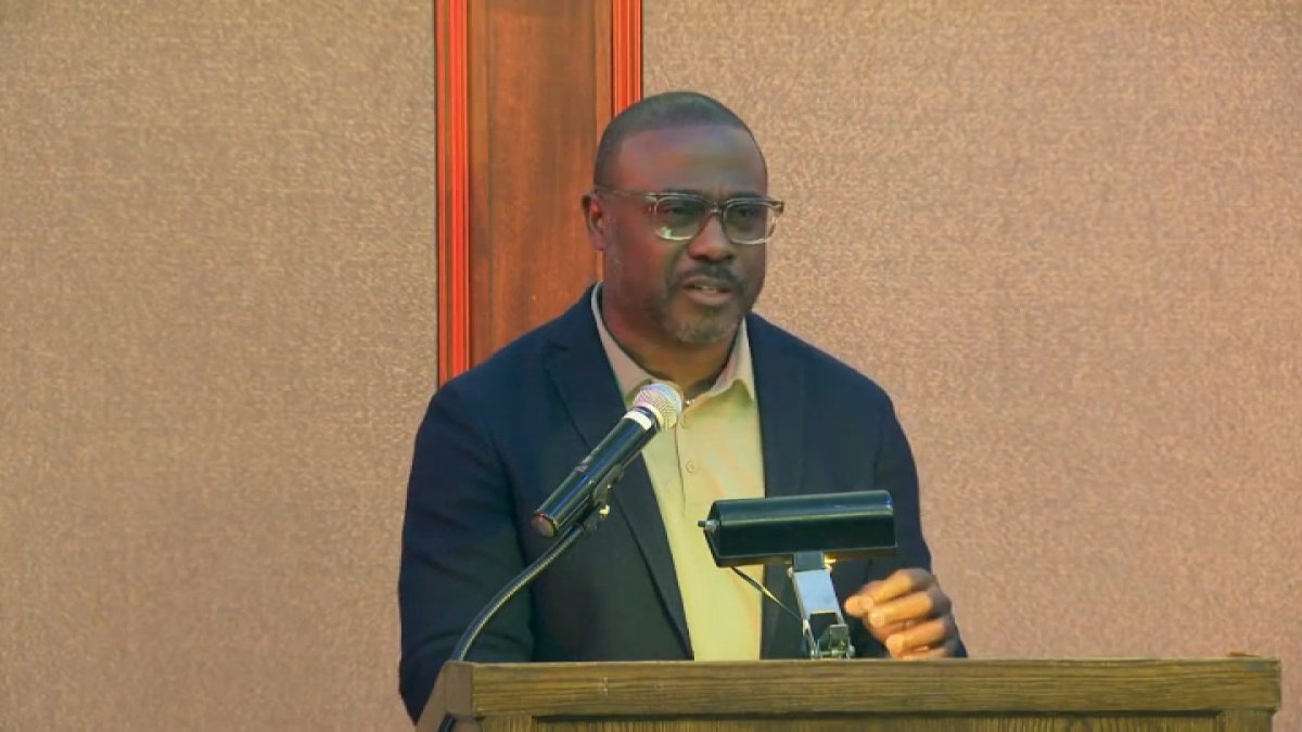 Bay Area students discuss cyber safety with football Hall of Famer Marshall Faulk