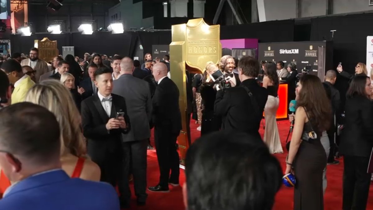 NFL Honors red carpet: Athletes, celebrities in the spotlight