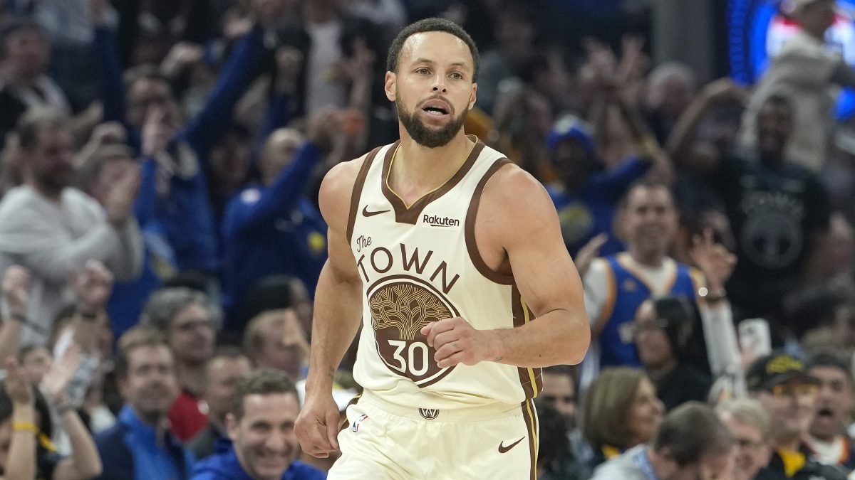 Steph Curry, Jonathan Kuminga ruled out for Warriors' game Tuesday vs. 76ers with knee injuries