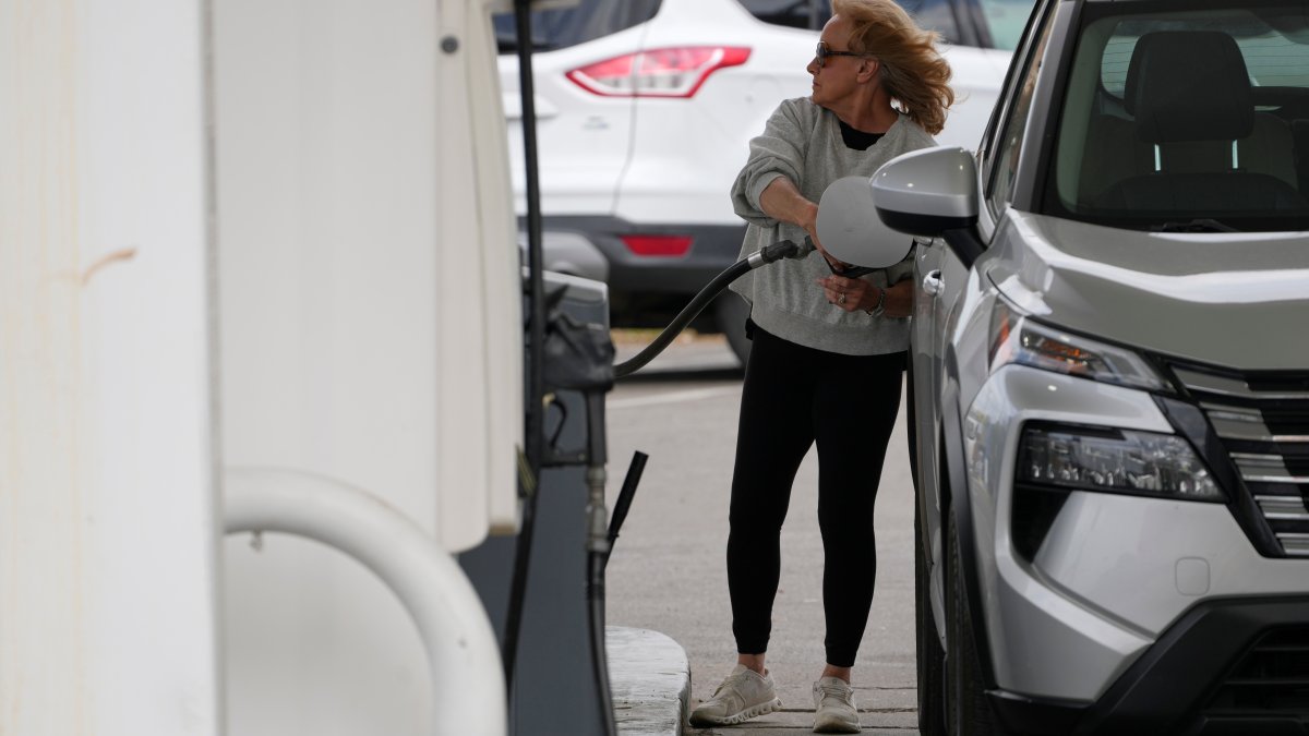 Gas prices in the Bay Area reach $6 a gallon as U.S. average soars past $4