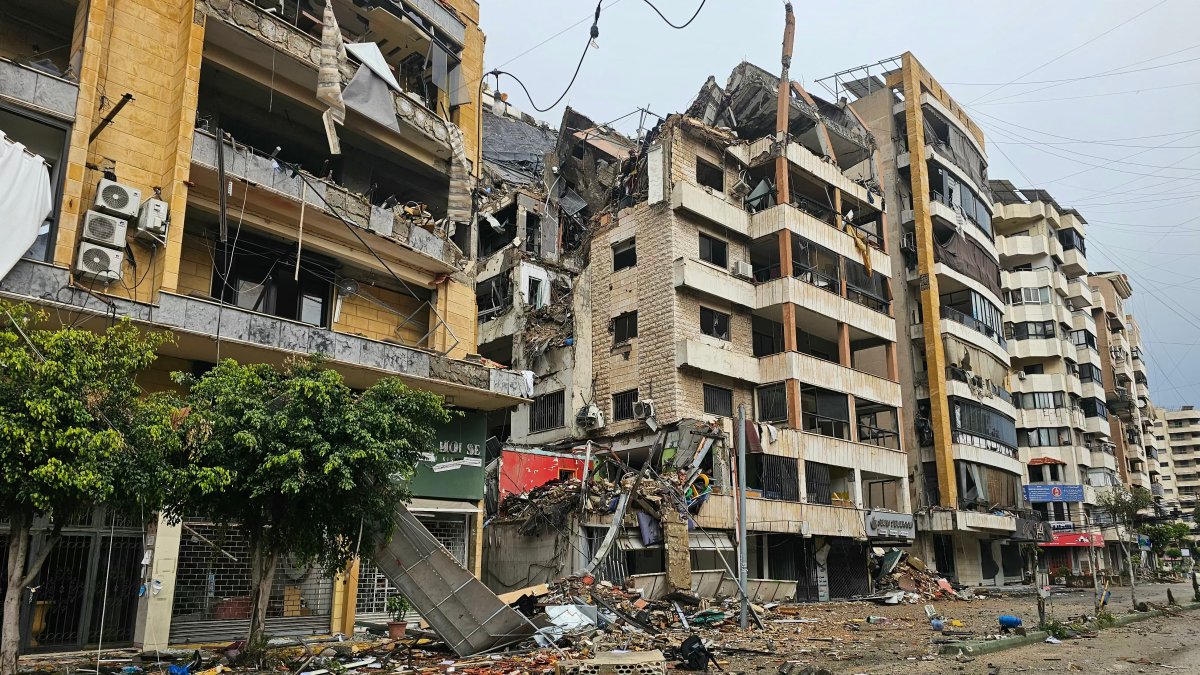 अमेरिका ने मध्य पूर्व में और अधिक सैनिक भेजे क्योंकि ट्रम्प ऑपरेशन कम करने पर विचार कर रहे हैं