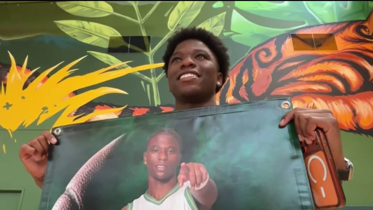 Oakland student accepted to 31 colleges in need of help to pay tuition