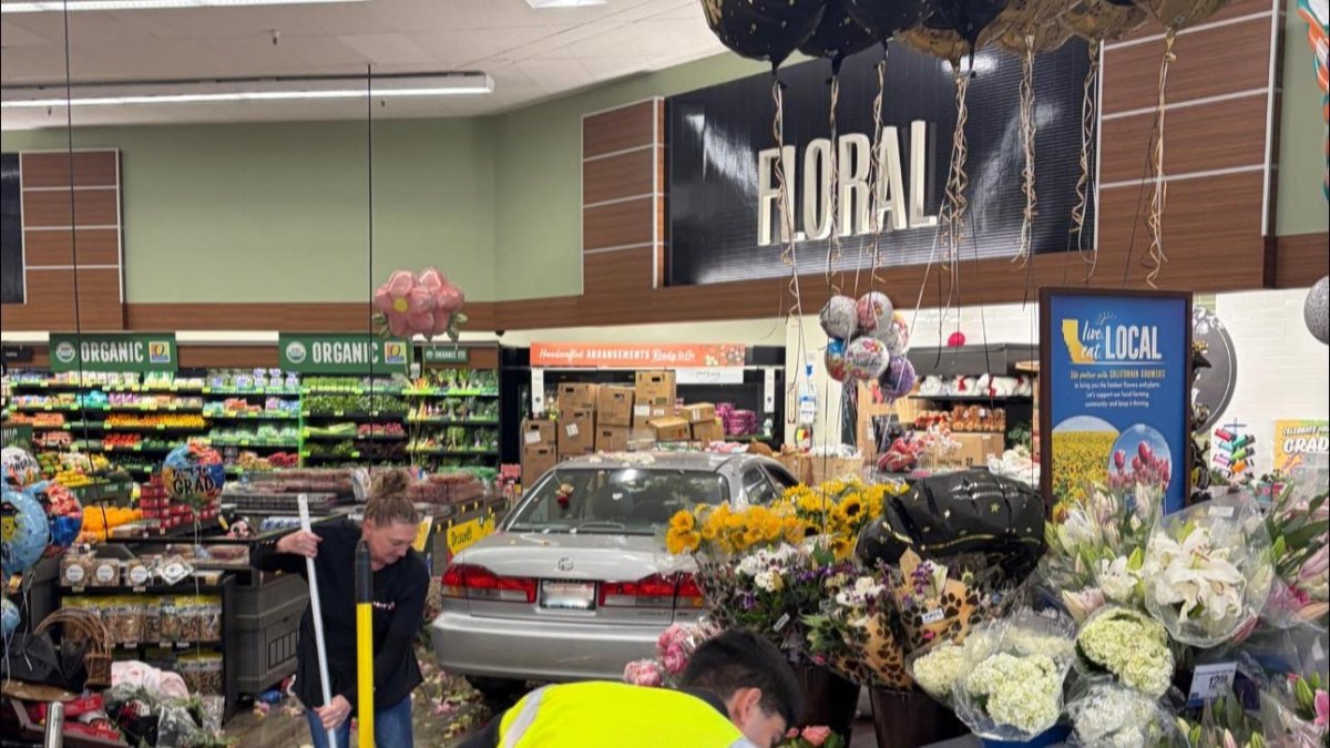 Man crashes into grocery store while trying to park in Sunnyvale