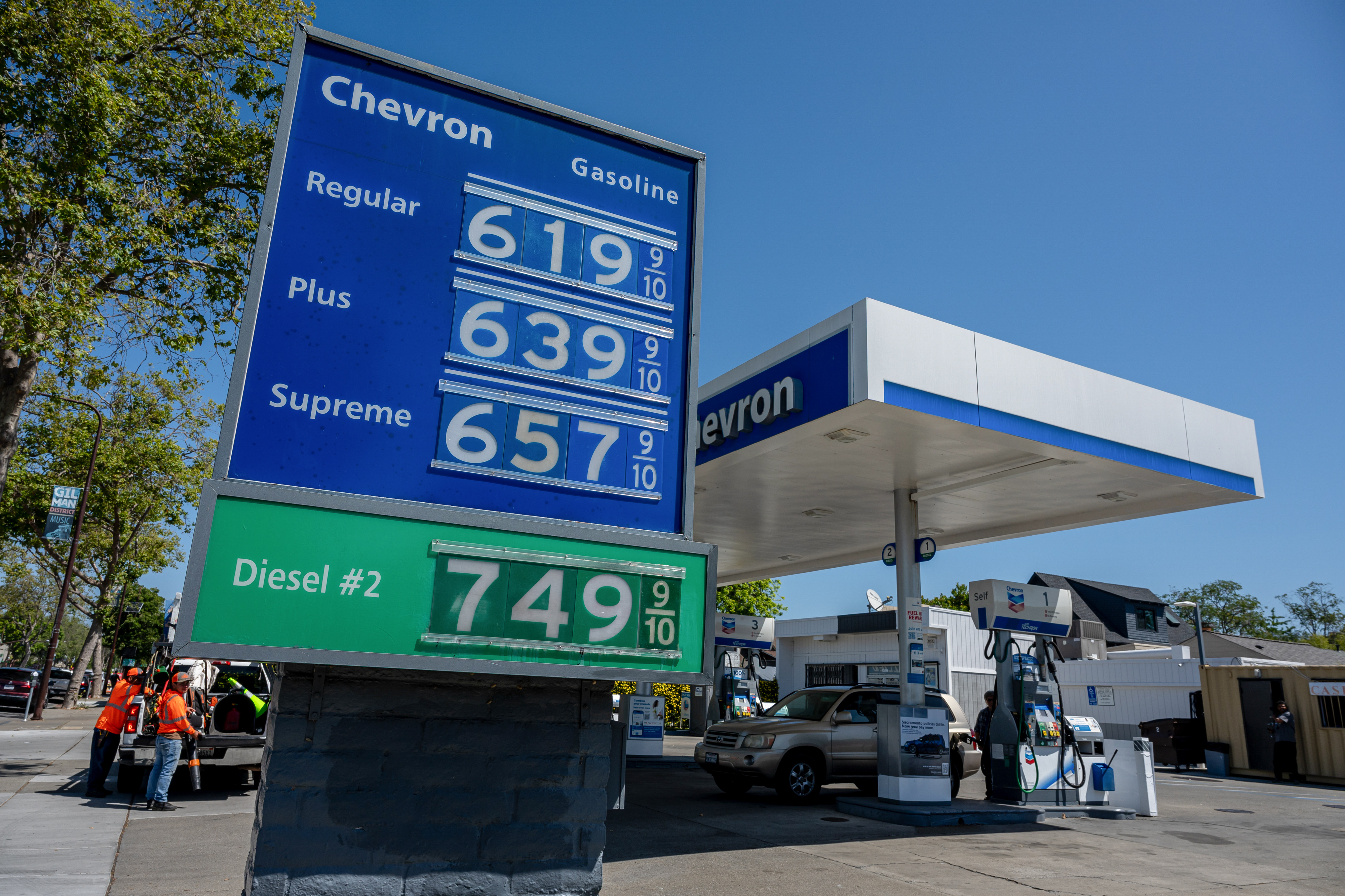 Newsom's office warns Californians to avoid Chevron this holiday weekend, citing high gas prices