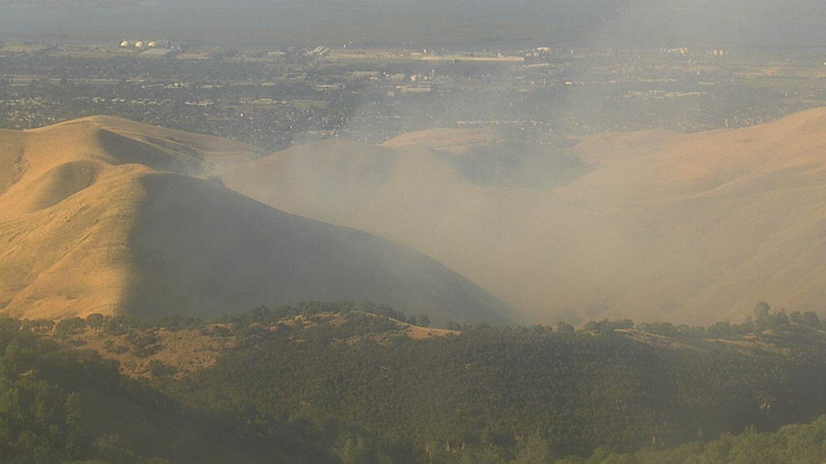 Firefighters battle grass fire in Contra Costa County