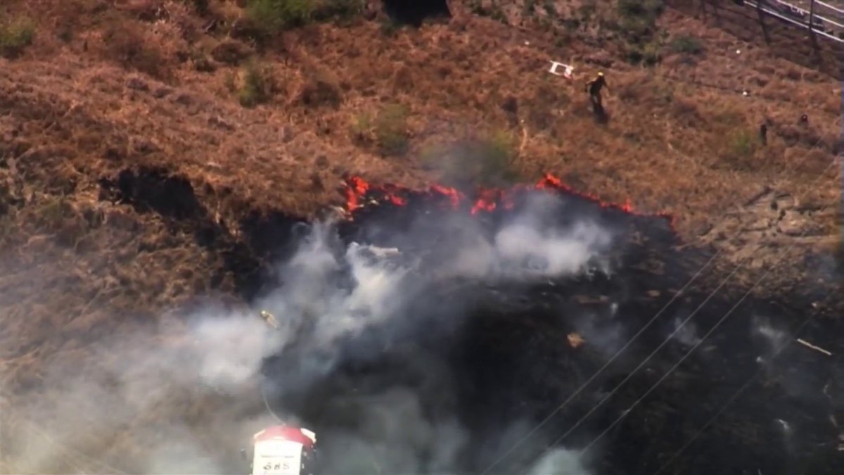 Watch: Firefighters battle brush fire in San Jose – NBC Bay Area