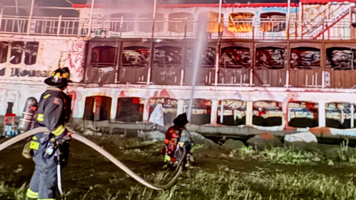 Fire breaks out at beached riverboat in Vallejo
